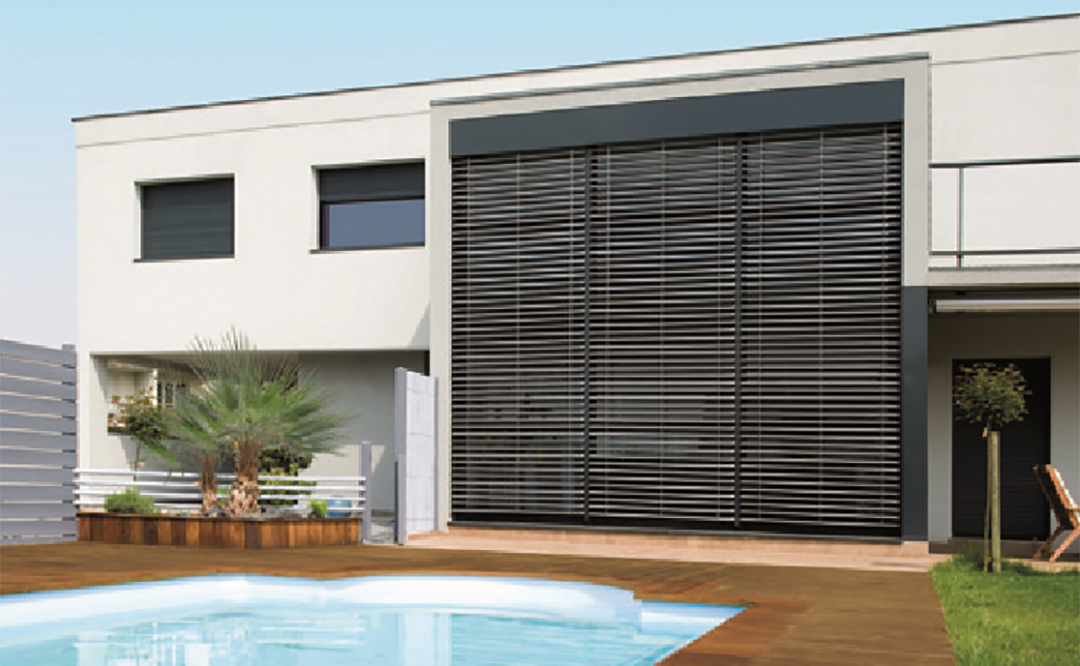 Les BSO s’adaptent a tous types de maisons alliant l’esthétique, protège vos ouvrants contre la chaleur en été en permettant de contrôler la lum